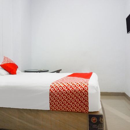 Oyo 91759 Pondok Hikmah Makassar Exterior foto
